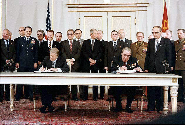 Джимми Картер и Леонид Брежнев подписывают договор ОСВ-II, Билл Фитц-Патрик