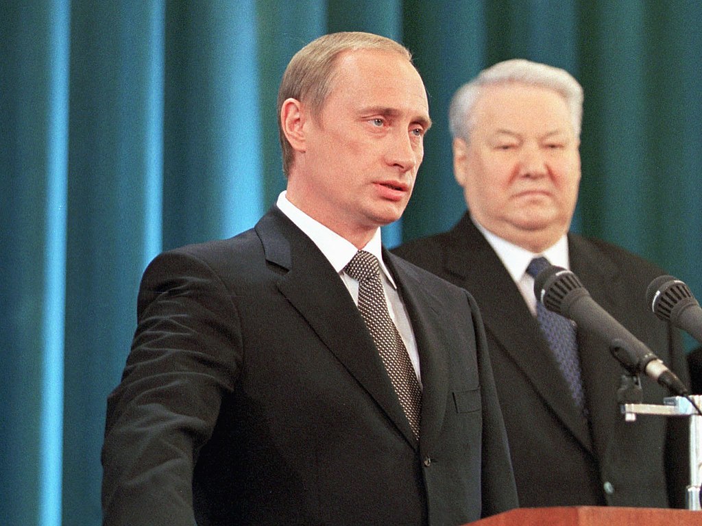 Торжественная церемония вступления Владимира Путина в должность Президента России (Ельцин на заднем фоне)