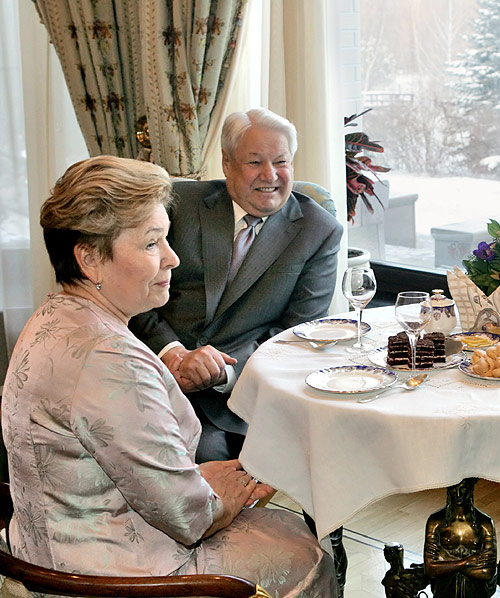 Борис Ельцин с Наиной Иосифовной в день своего 75-летия