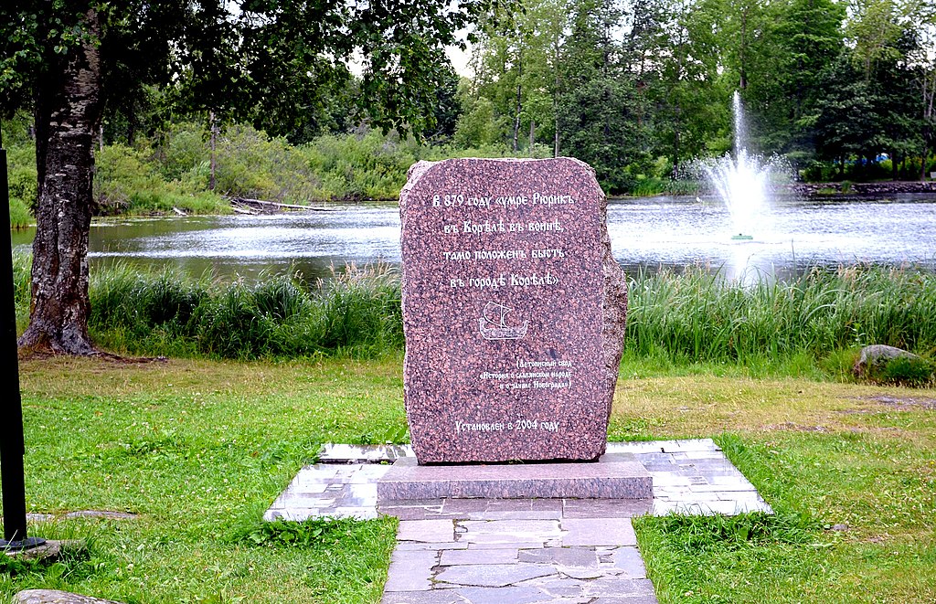 Приозерск. Памятный камень на берегу реки Вуокса у крепости Корела, автор неизвестен